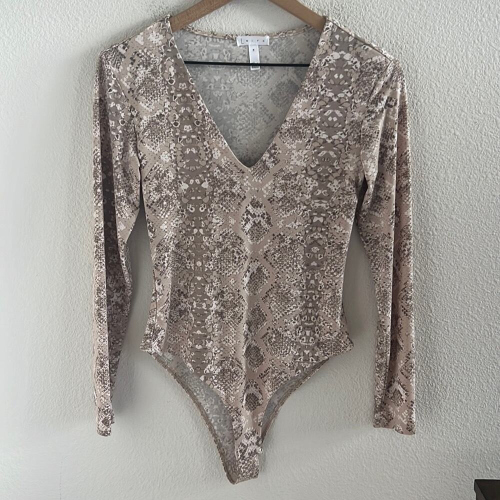 Leith Stretchy Neutral Snakeskin Long Sleeve Bodysuit V Neck Medium